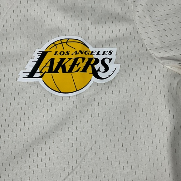 Los Angeles Lakers Off White Button Jersey Shirt Men’s M NWT NBA Ultra Game LA - Picture 8 of 13